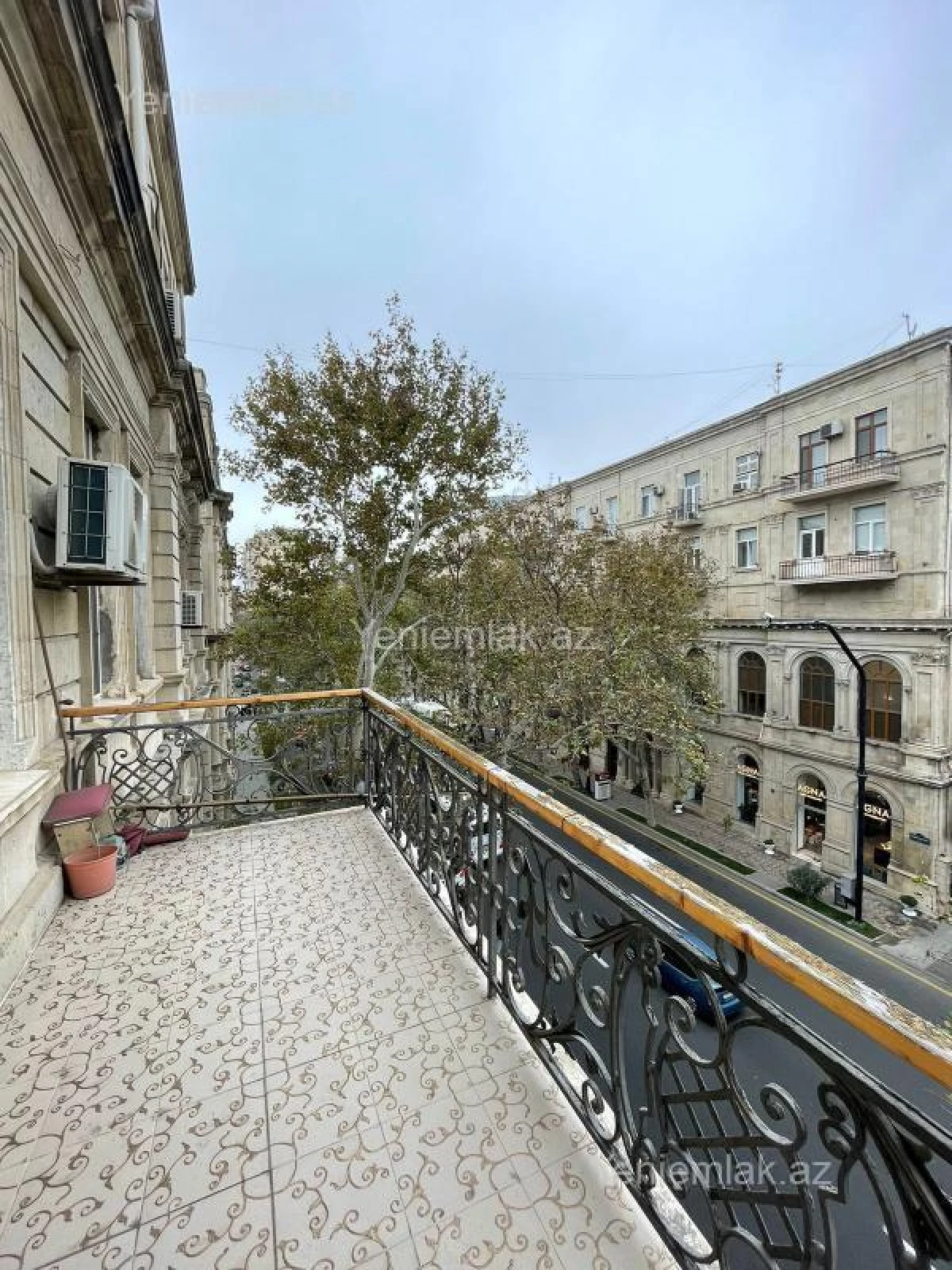 Satılır 3 otaqlı köhnə tikili 100 m²