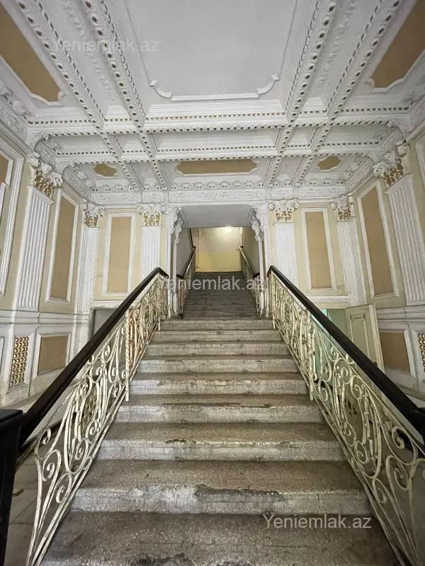 Satılır 3 otaqlı köhnə tikili 100 m²