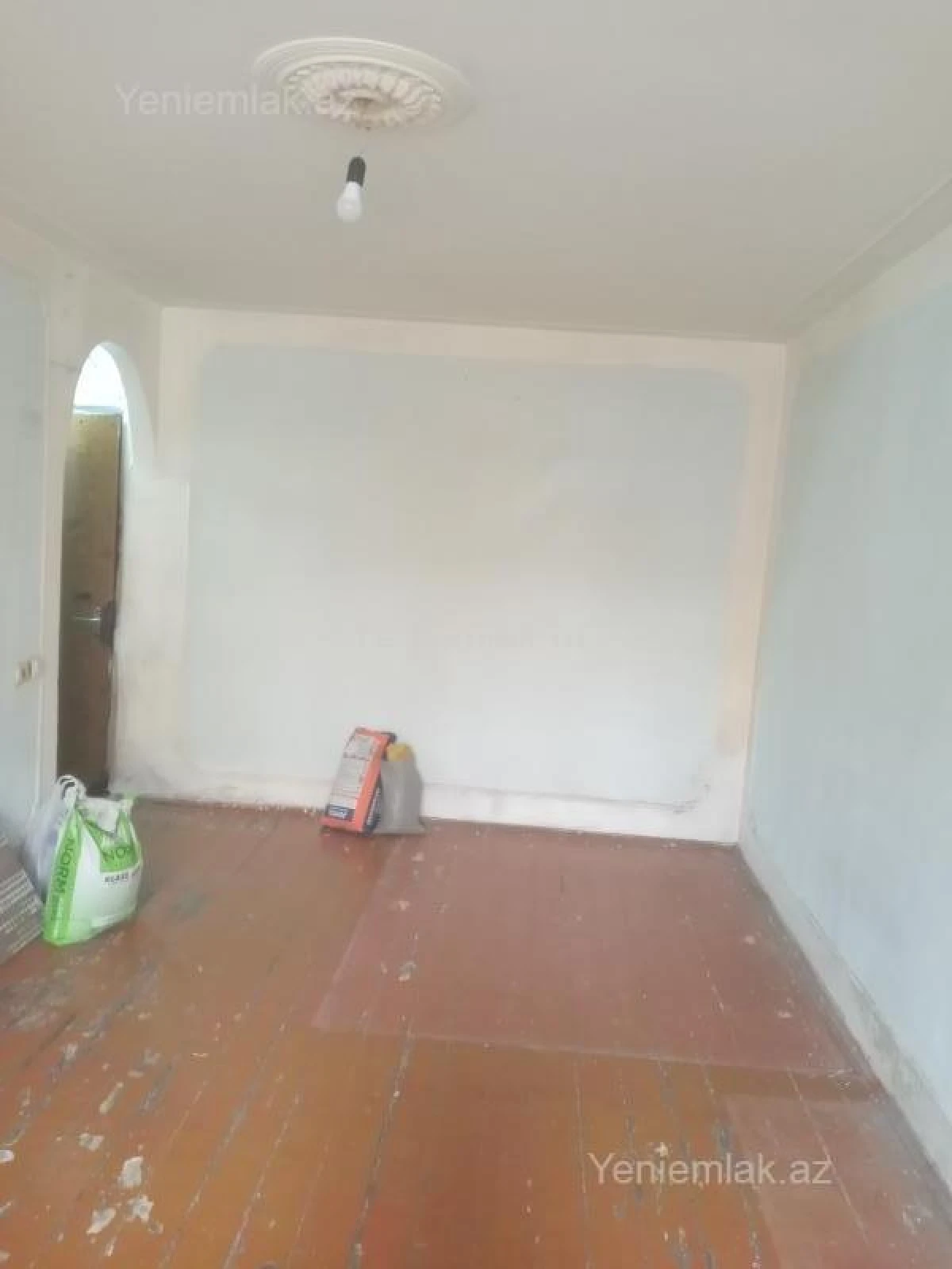 Satılır 1 otaqlı köhnə tikili 30 m²