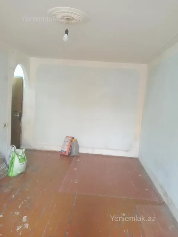 Satılır 1 otaqlı köhnə tikili 30 m²