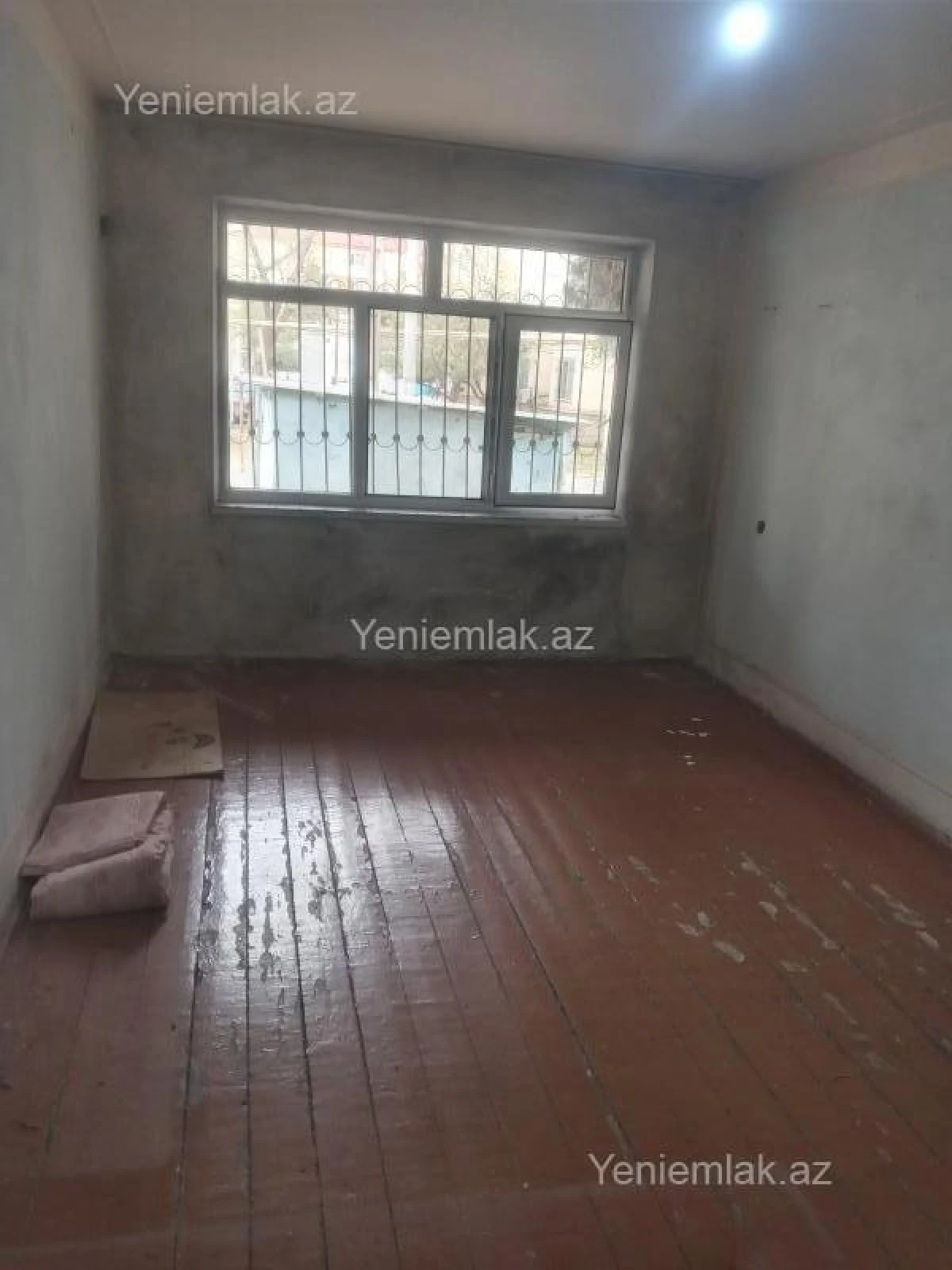 Satılır 1 otaqlı köhnə tikili 30 m²