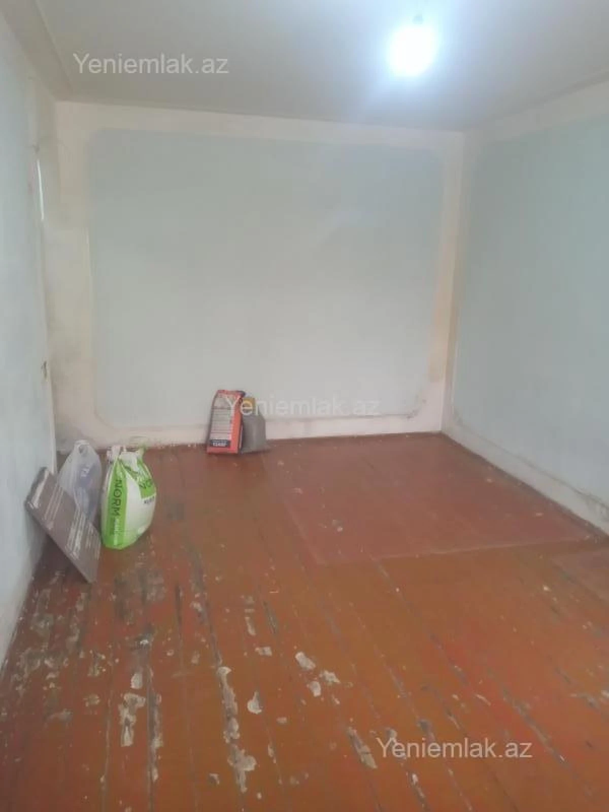 Satılır 1 otaqlı köhnə tikili 30 m²