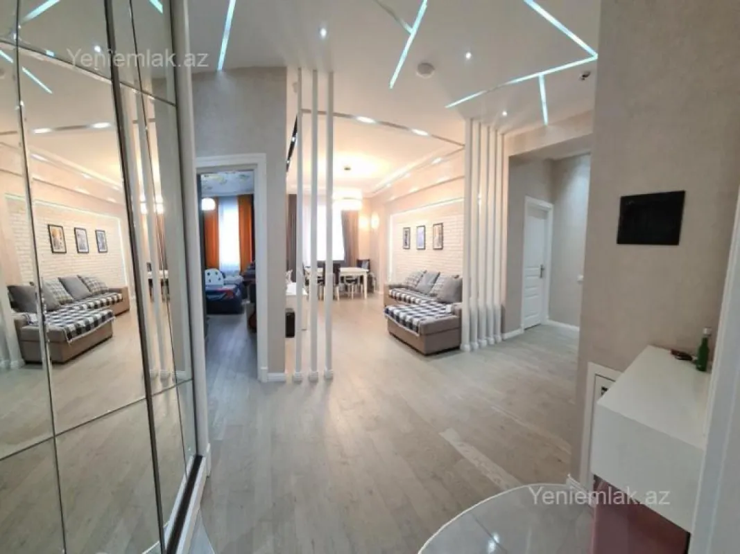 Satılır 3 otaqlı yeni tikili 120 m²