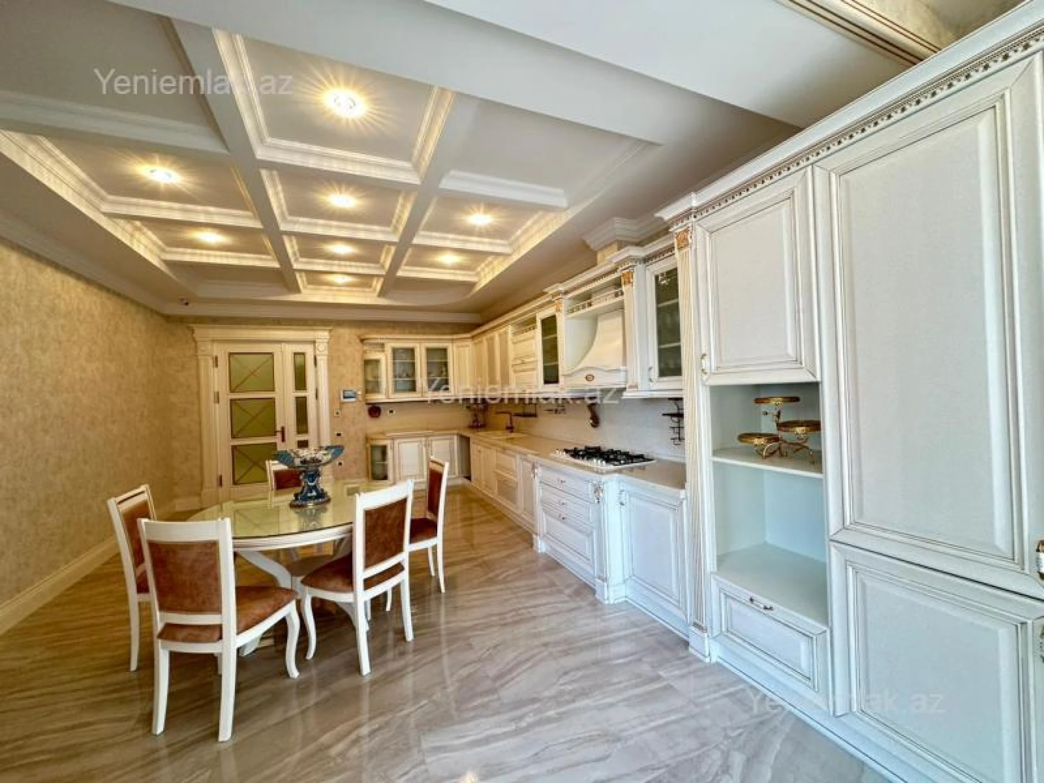 Satılır 4 otaqlı yeni tikili 285 m²