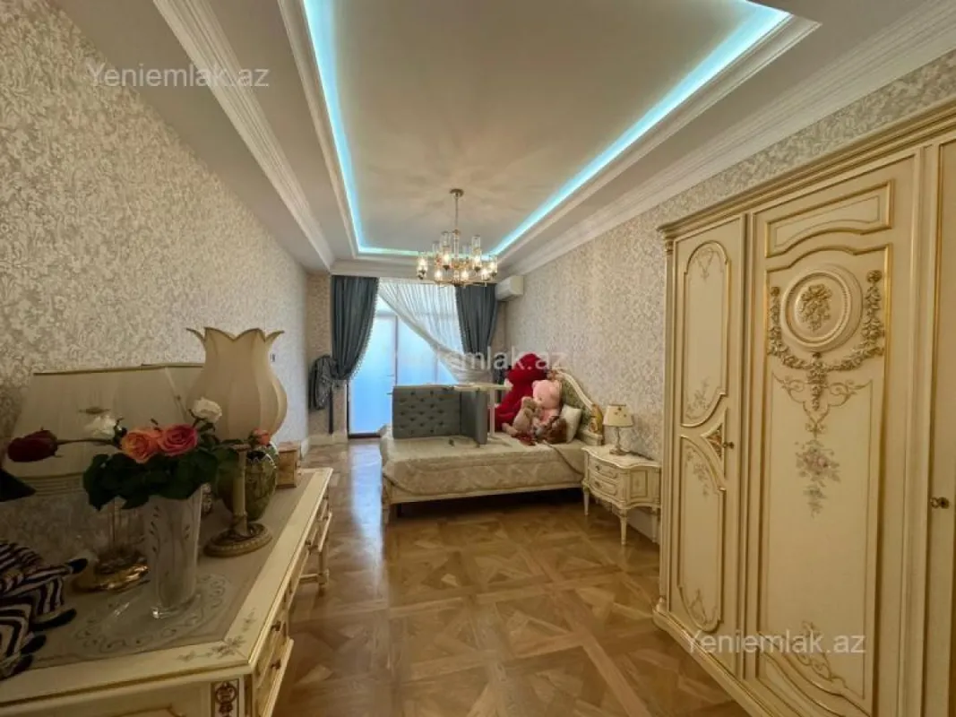 Satılır 4 otaqlı yeni tikili 285 m²