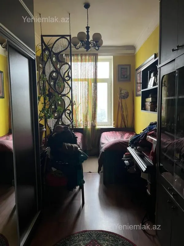 Satılır 2 otaqlı köhnə tikili 60 m²
