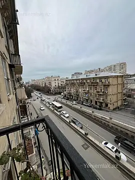 Satılır 2 otaqlı köhnə tikili 60 m²