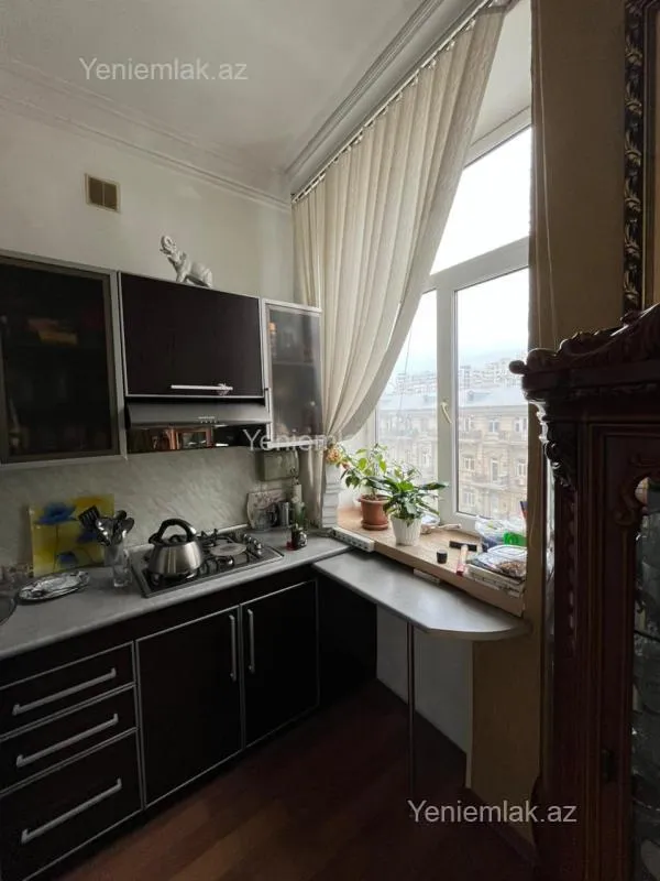 Satılır 2 otaqlı köhnə tikili 60 m²