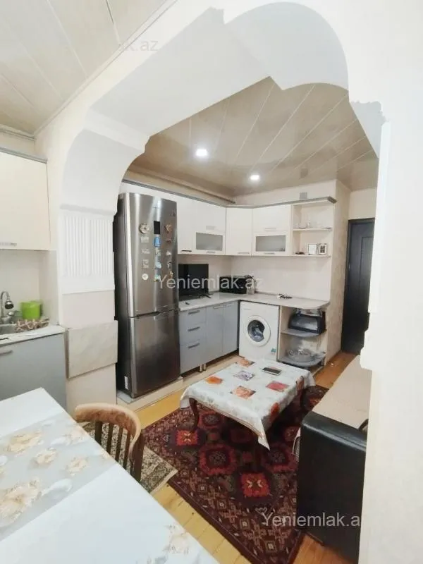 Satılır 3 otaqlı köhnə tikili 82 m²