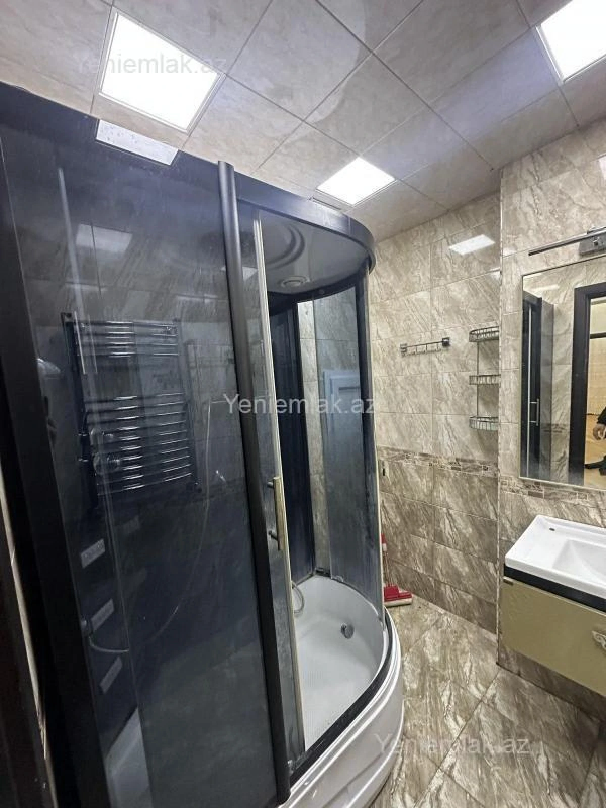 Satılır 3 otaqlı yeni tikili 125 m²