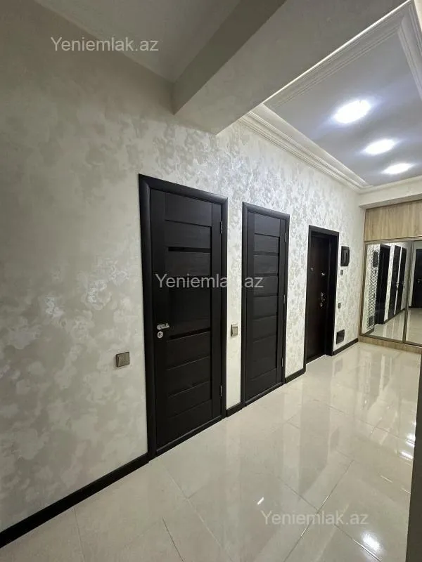 Satılır 3 otaqlı yeni tikili 125 m²