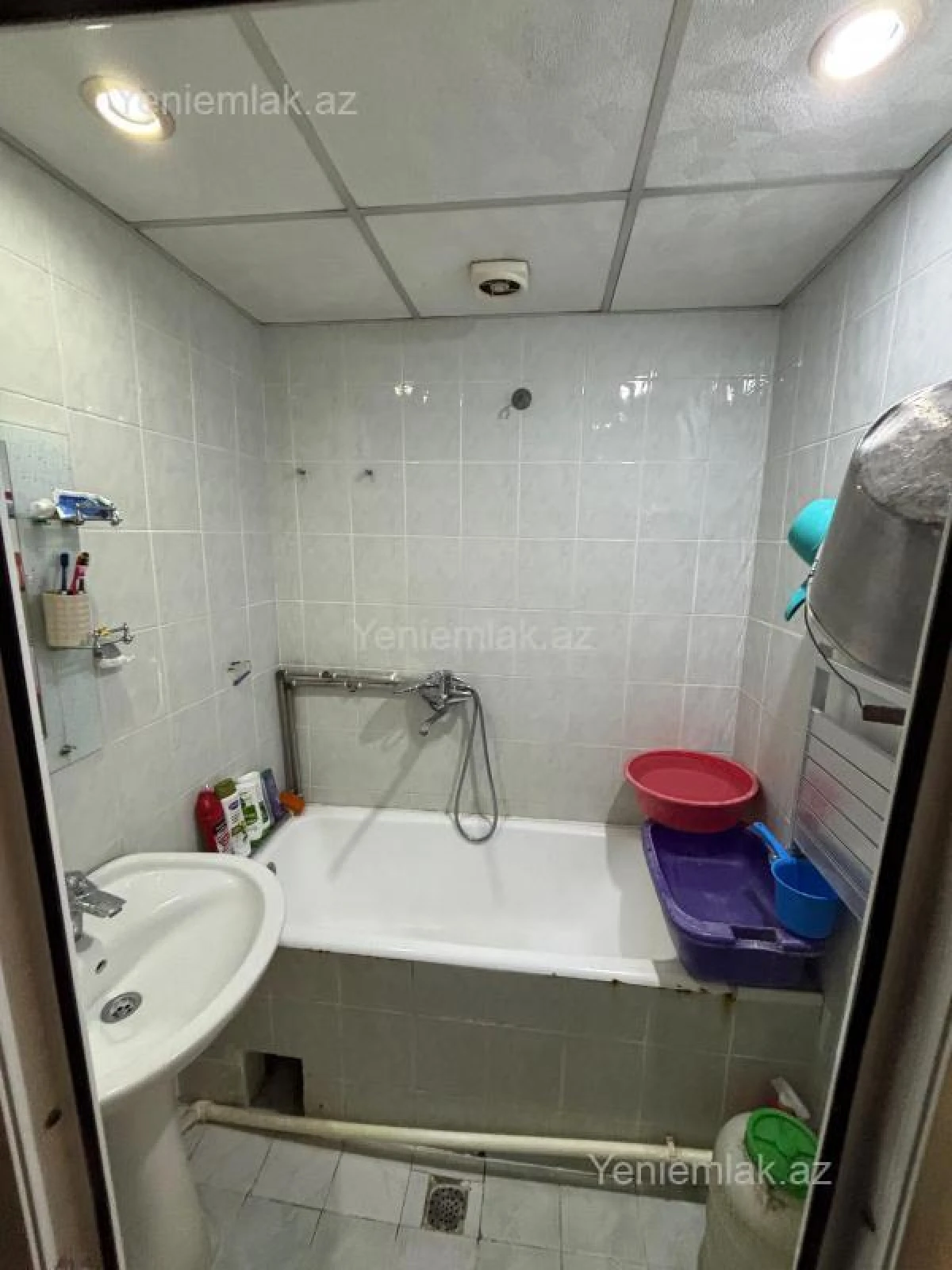 Satılır 3 otaqlı köhnə tikili 70 m²