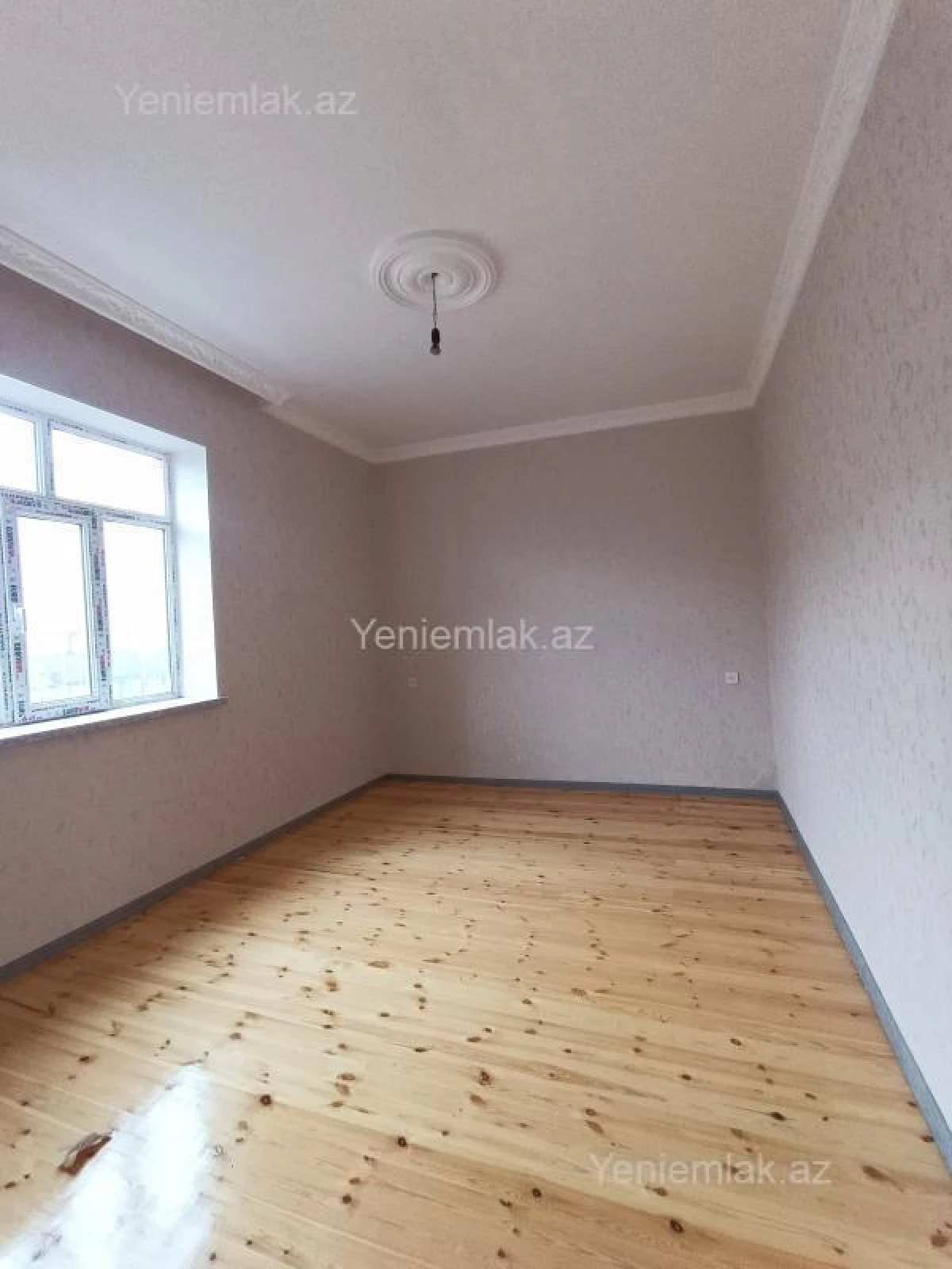 Satılır 7 otaqlı həyət evi 180 m²