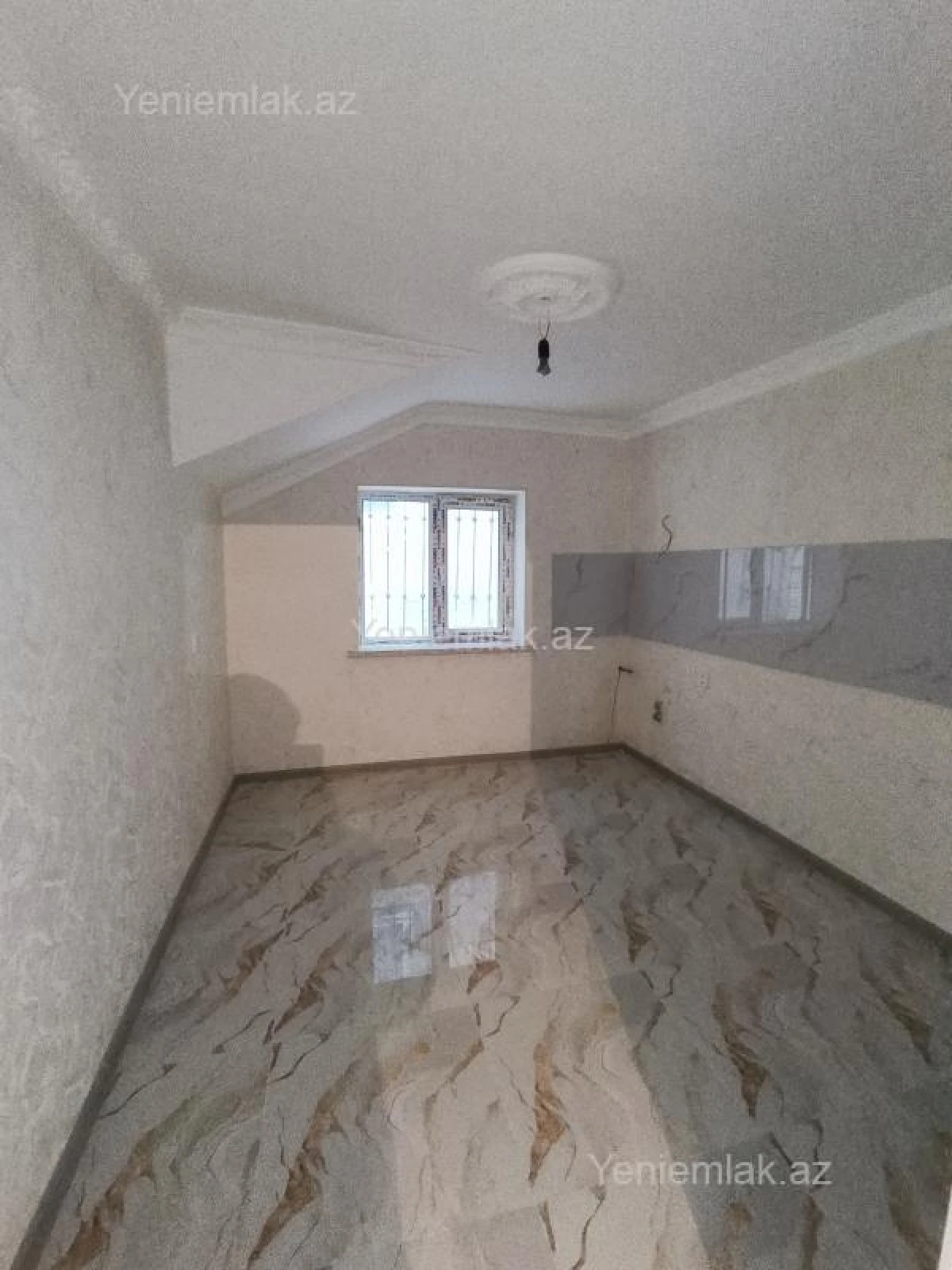 Satılır 7 otaqlı həyət evi 180 m²