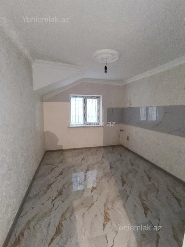 Satılır 7 otaqlı həyət evi 180 m²