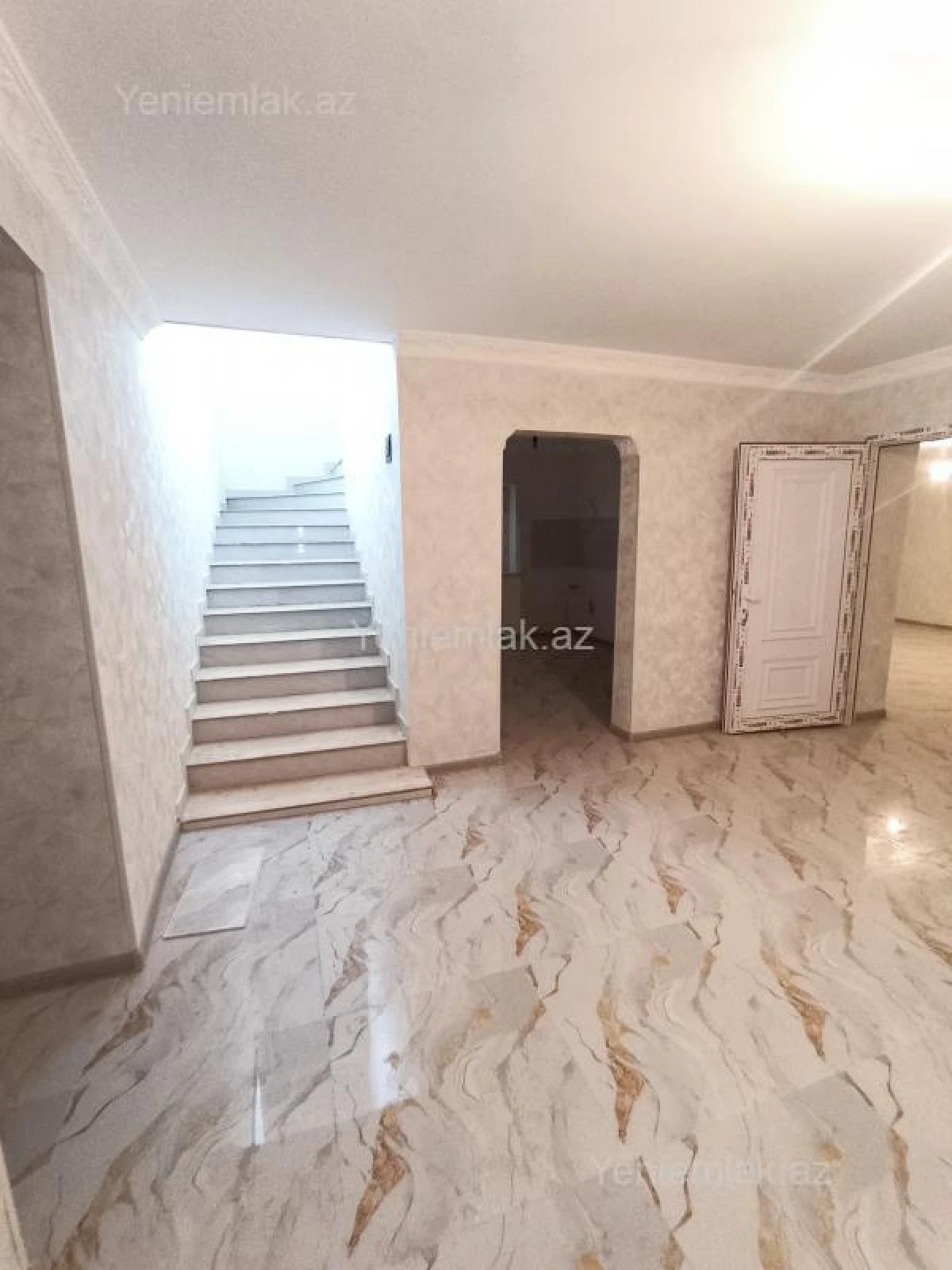 Satılır 7 otaqlı həyət evi 180 m²