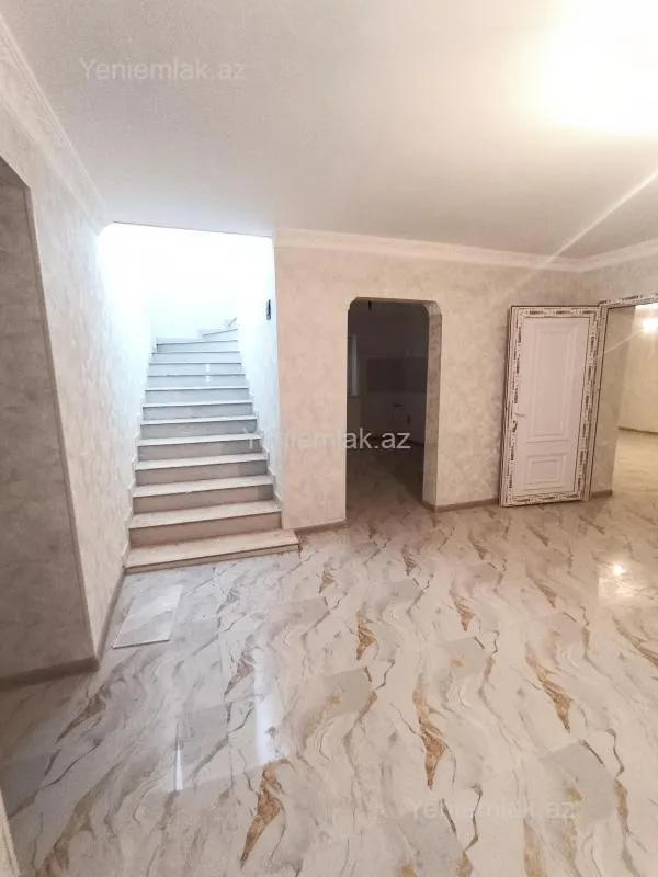 Satılır 7 otaqlı həyət evi 180 m²