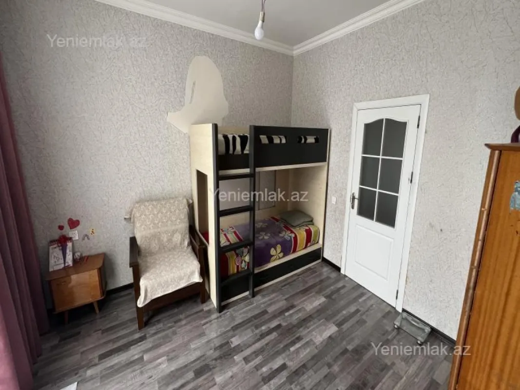 Satılır 2 otaqlı köhnə tikili 60 m²