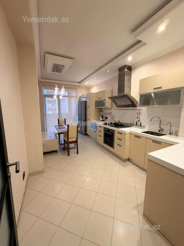 Satılır 4 otaqlı yeni tikili 150 m²