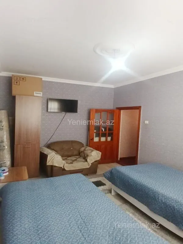 Satılır 4 otaqlı köhnə tikili 100 m²