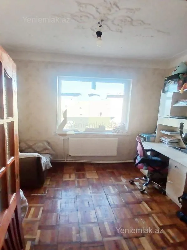 Satılır 4 otaqlı köhnə tikili 100 m²