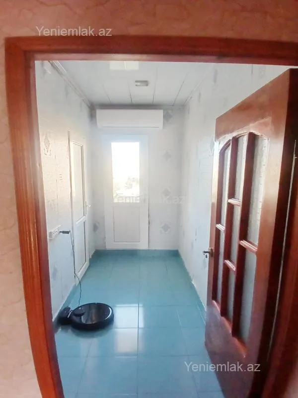 Satılır 4 otaqlı köhnə tikili 100 m²