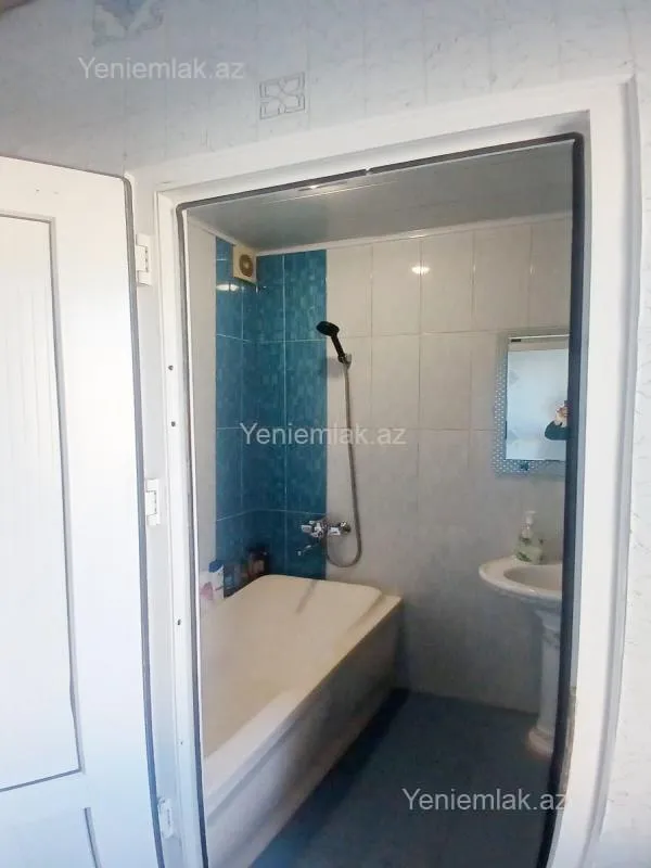 Satılır 4 otaqlı köhnə tikili 100 m²