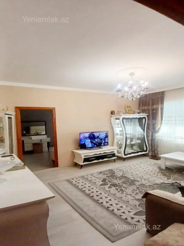 Satılır 4 otaqlı köhnə tikili 100 m²