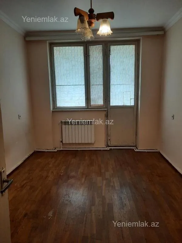 Satılır 5 otaqlı köhnə tikili 120 m²