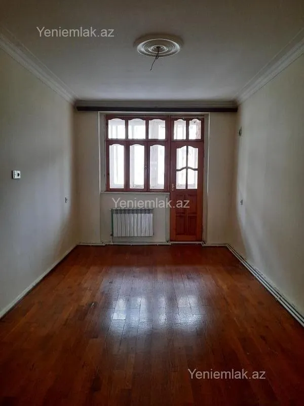 Satılır 5 otaqlı köhnə tikili 120 m²