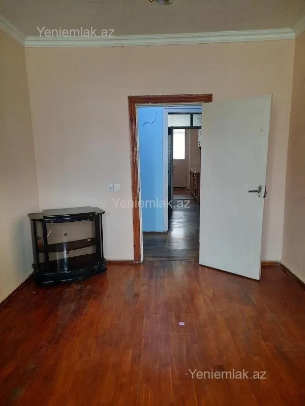 Satılır 5 otaqlı köhnə tikili 120 m²