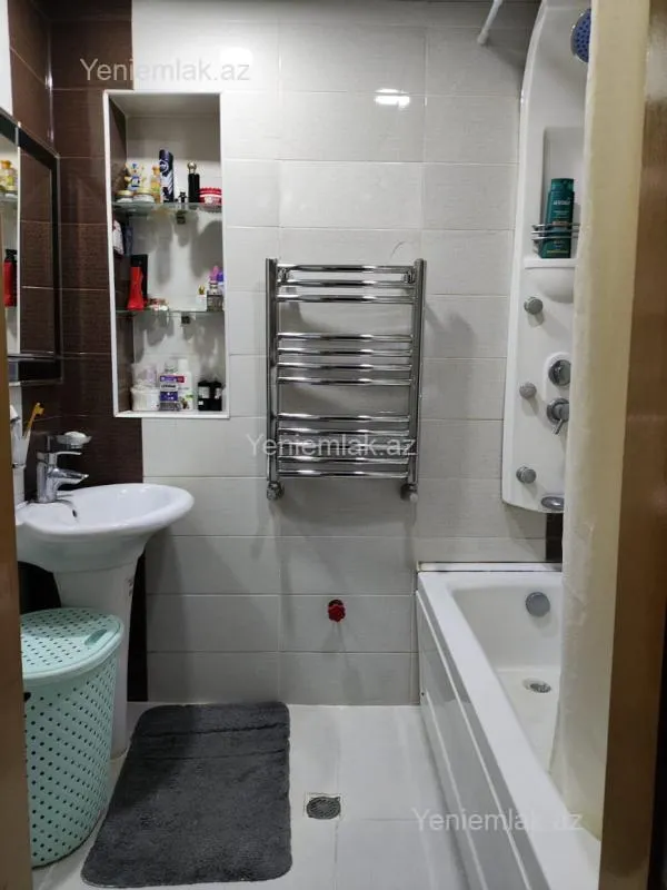 Satılır 3 otaqlı köhnə tikili 100 m²