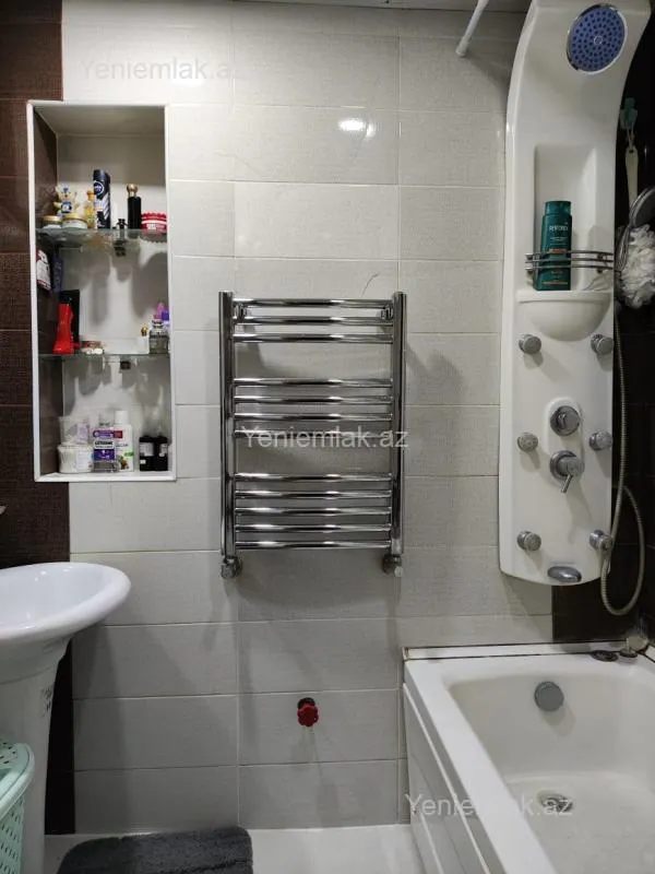 Satılır 3 otaqlı köhnə tikili 100 m²