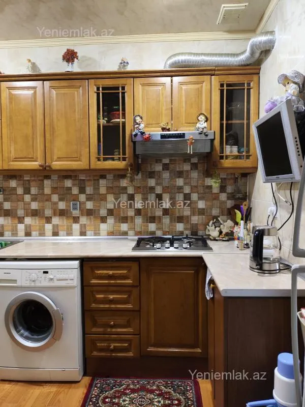 Satılır 3 otaqlı köhnə tikili 100 m²