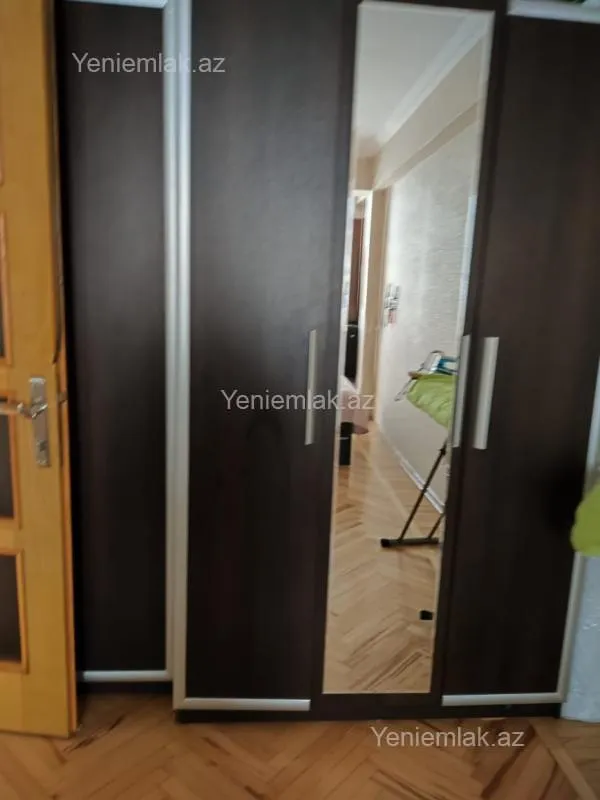 Satılır 3 otaqlı köhnə tikili 100 m²