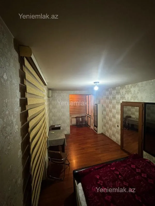 Satılır 1 otaqlı köhnə tikili 45 m²