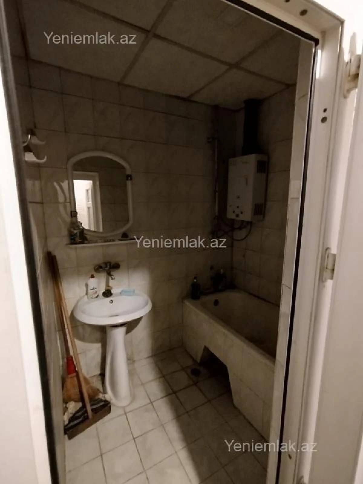 Satılır 2 otaqlı köhnə tikili 60 m²