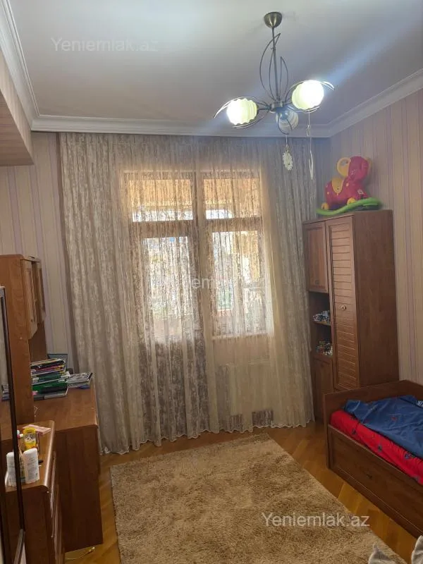 Satılır 5 otaqlı yeni tikili 180 m²