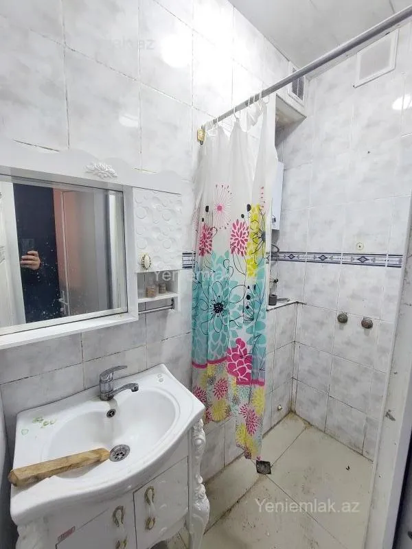 Satılır 3 otaqlı köhnə tikili 70 m²