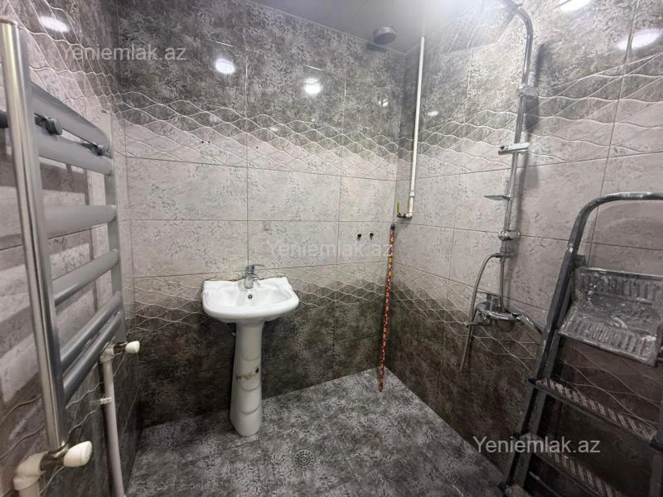 Satılır 2 otaqlı köhnə tikili 60 m²