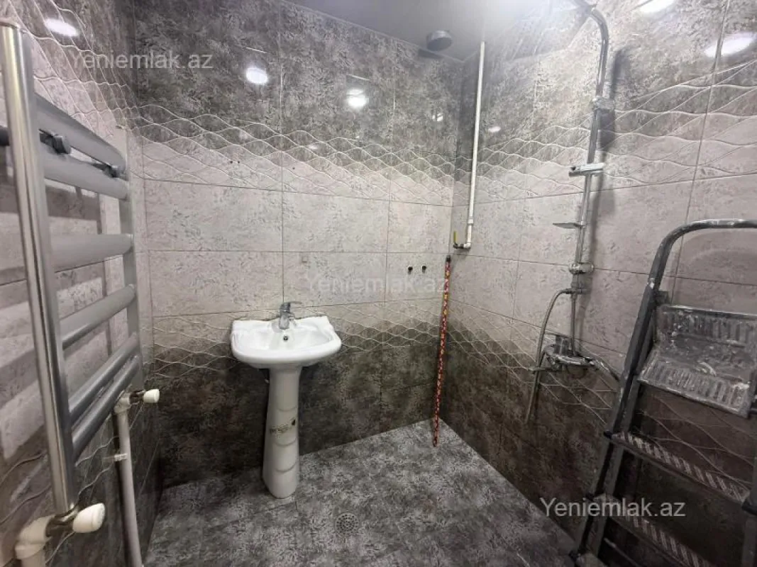 Satılır 2 otaqlı köhnə tikili 60 m²