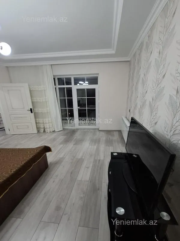 Satılır 5 otaqlı həyət evi 130 m²