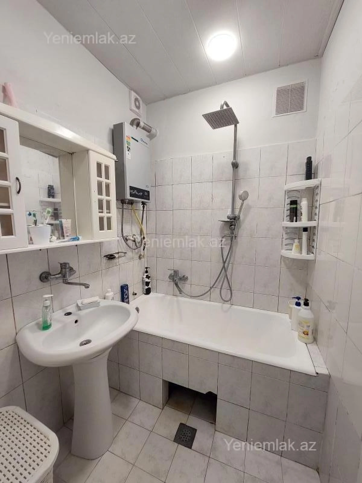 Satılır 2 otaqlı köhnə tikili 55 m²