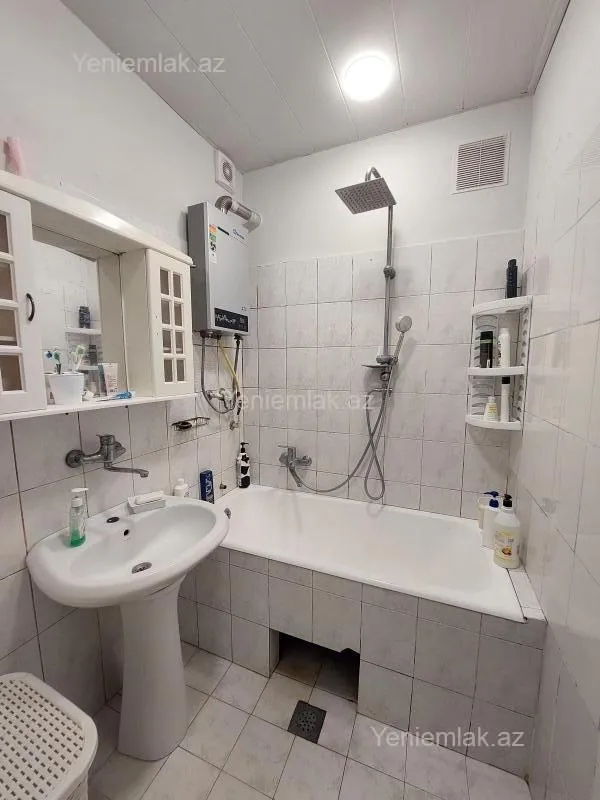 Satılır 2 otaqlı köhnə tikili 55 m²