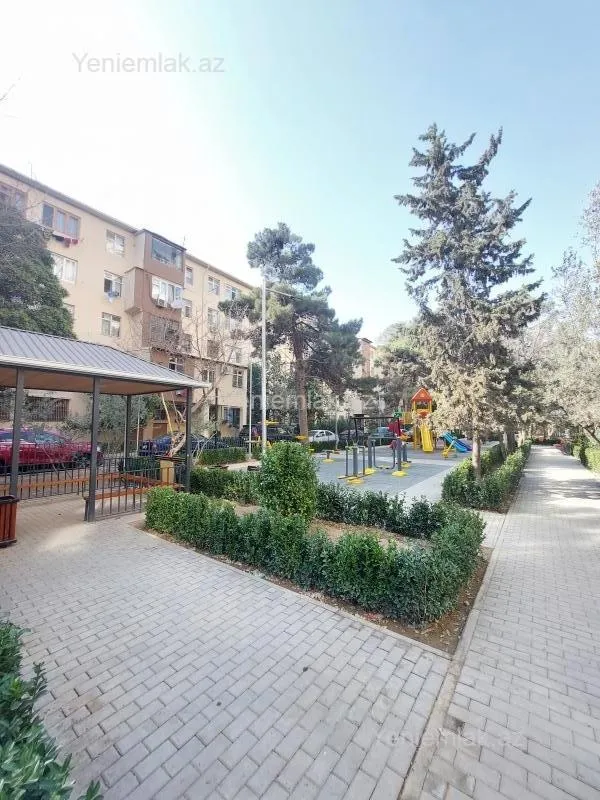 Satılır 2 otaqlı köhnə tikili 55 m²
