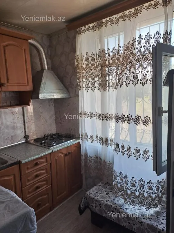 Satılır 1 otaqlı köhnə tikili 33 m²