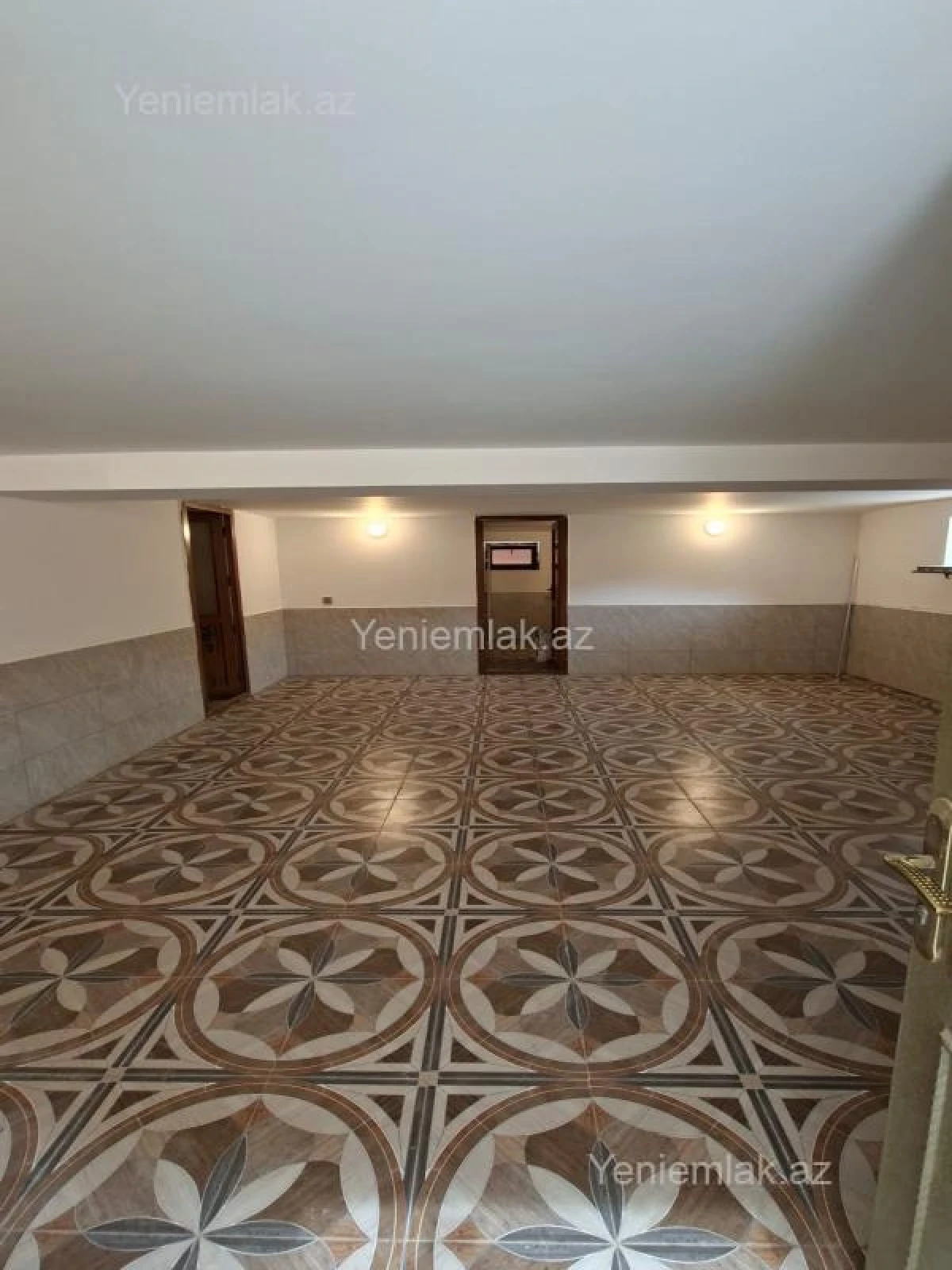 Satılır 8 otaqlı həyət evi 380 m²