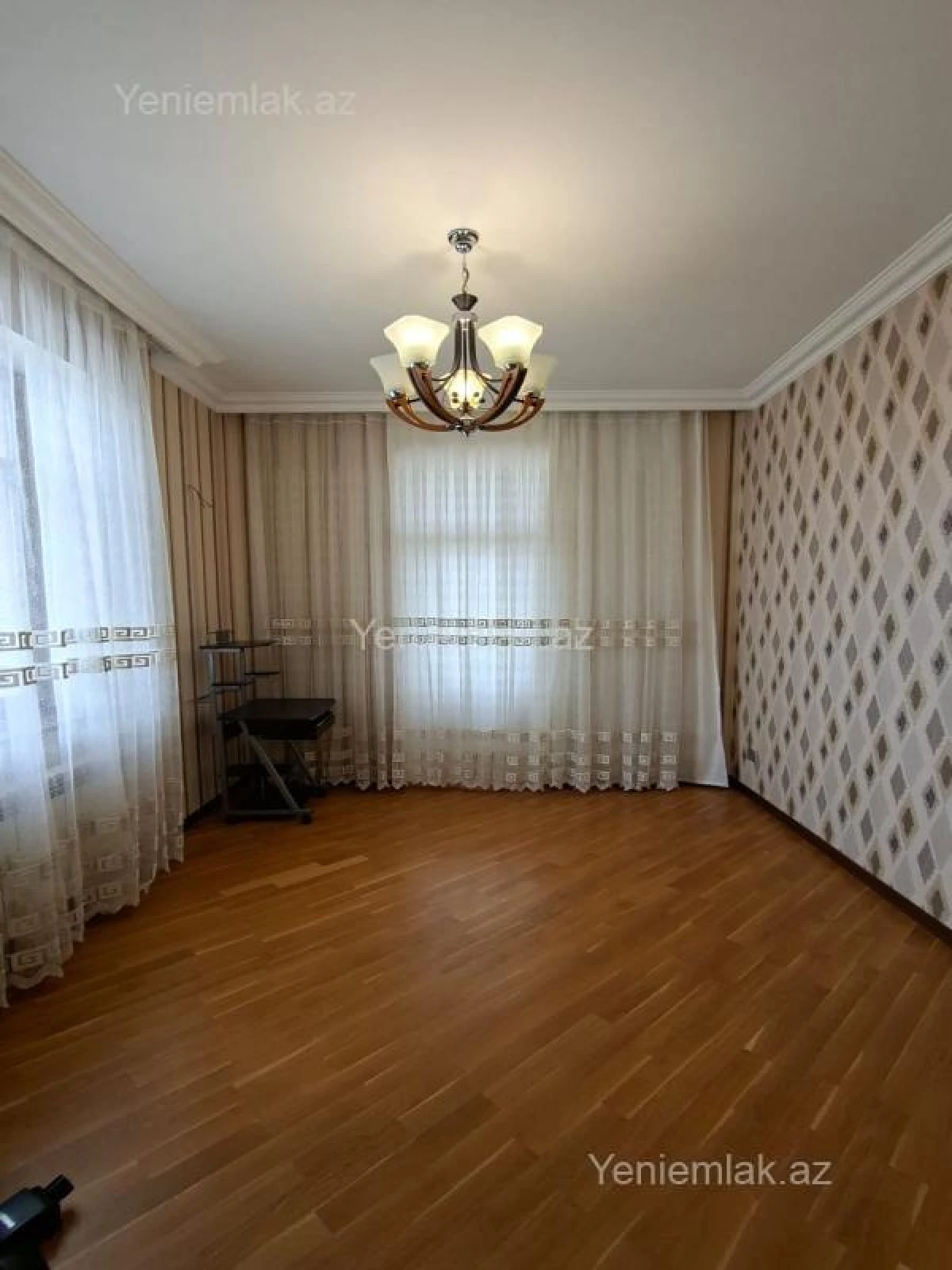 Satılır 8 otaqlı həyət evi 380 m²