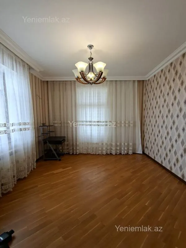 Satılır 8 otaqlı həyət evi 380 m²