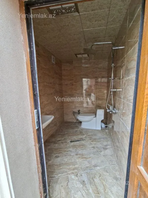 Satılır 8 otaqlı həyət evi 380 m²